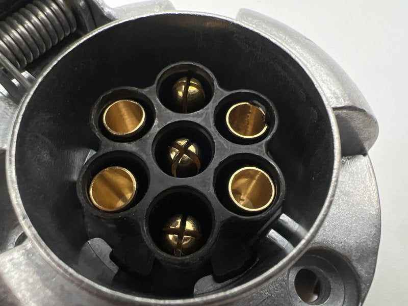 TAŽNÉ ZAŘÍZENÍ 7-pólová zásuvka přívěsu — DTC Parts