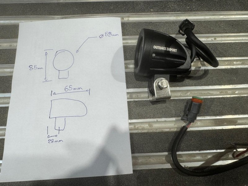Scheinwerfer rund Spot Beam 1 LED 10 W 1000 Lumen — Outback Import