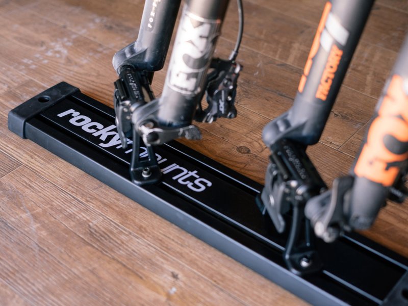 Fahrrad-Befestigungsschiene VanTrack 24" — Rocky Mounts