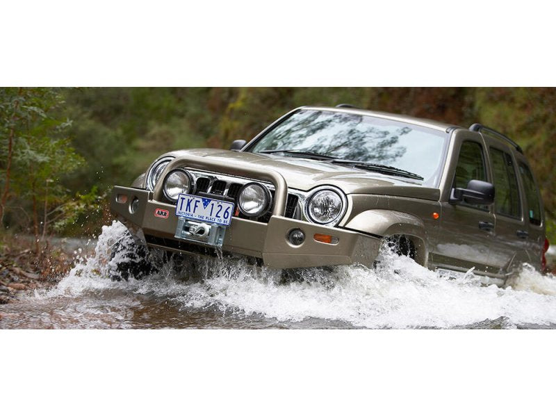 ARB Combar Frontstoßstange mit Windenaufnahme – Jeep Cherokee/Liberty KJ (2005–2008)