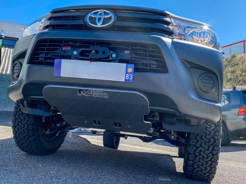 Seilwinden-Grundplatte für Original-Stoßstange für Toyota Hilux Revo vorn 12/2020 — N4-Offroad