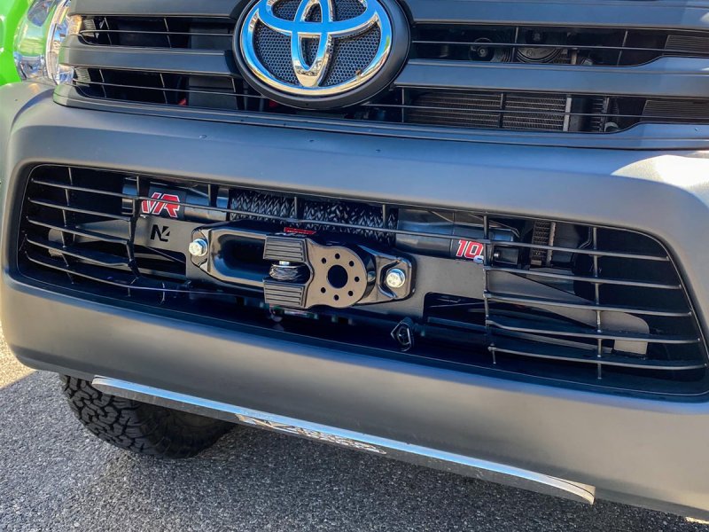 Seilwinden-Grundplatte für Original-Stoßstange für Toyota Hilux Revo vorn 12/2020 — N4-Offroad