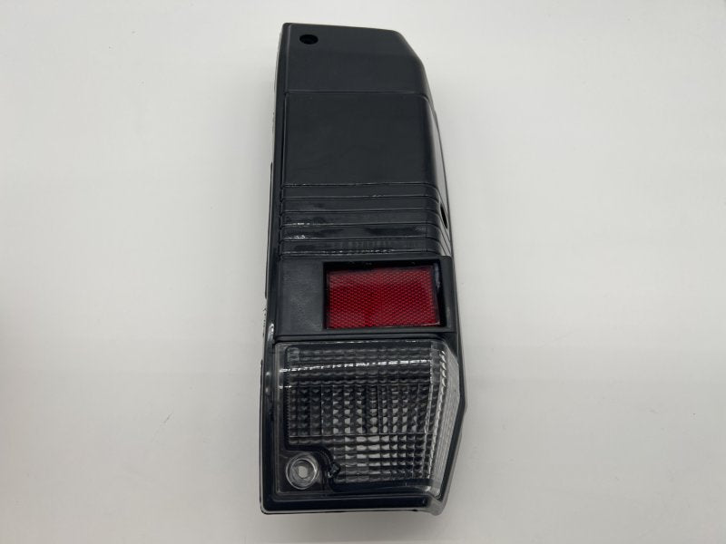 Feu adaptable d'aile hinten droit Toyota Land Cruiser série 70 — DTC Parts