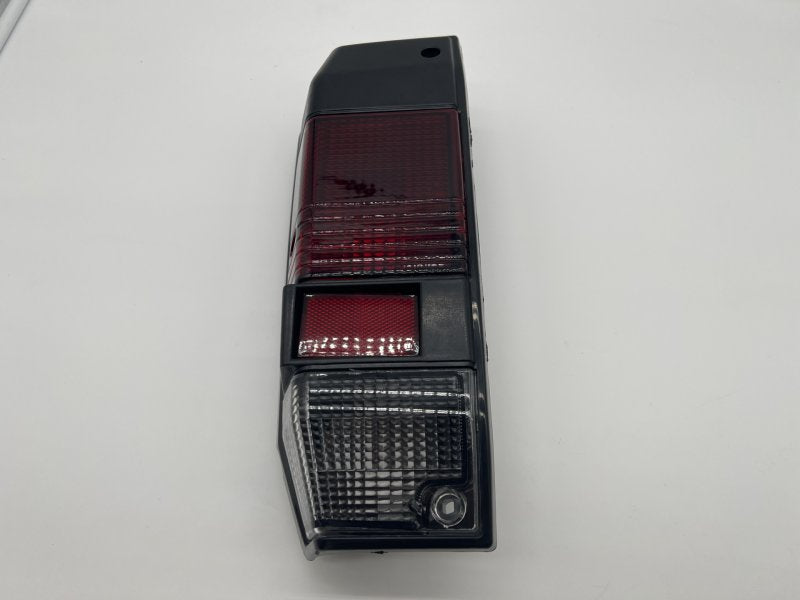 Feu adaptable d'aile hinten gauche Toyota Land Cruiser série 70 — DTC Parts