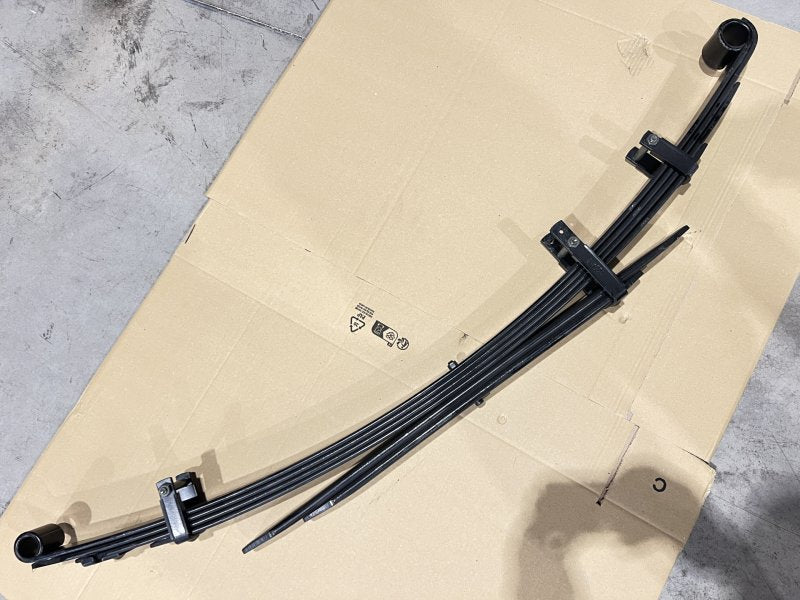 Blattfedern Fahrwerk hinten +50mm medium Toyota Hilux Revo DTC Parts — DTC Parts