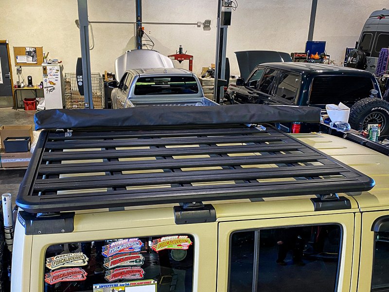Kit Dachträger Rhino Rack Pioneer 6 1800x1430mm mit Füßen RCL Jeep Wrangler JK 2011-2019 — Rhino Rack