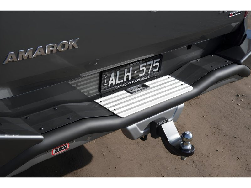 ARB Summit Heck-Stoßstange mit Anhängerkupplung & Trittstufe – VW Amarok (ab 2011, mit Sensoren)