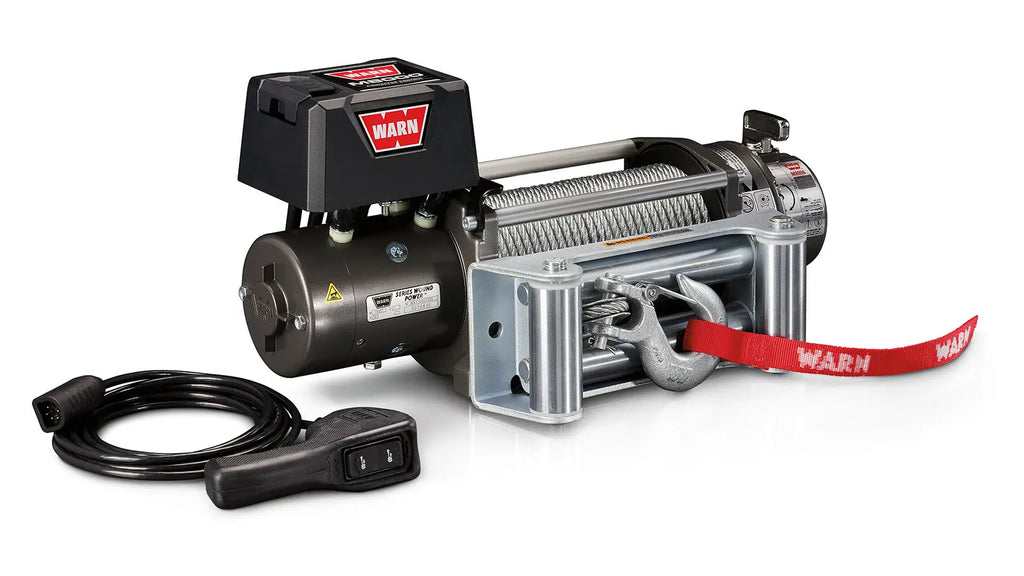 WARN M8000 Seilwinde – Seitenansicht mit Motor und Kupplungshebel