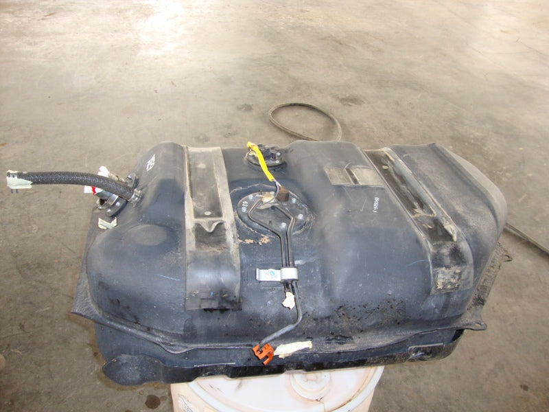 Serientank des Toyota Land Cruiser 76 Wagon Benzin/Gas EFI