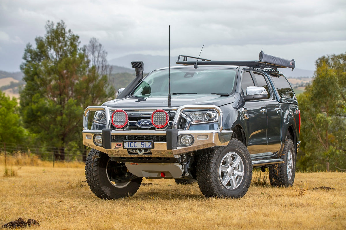ARB Alloy Combar poliertes Aluminium – Frontansicht am Ford Ranger PX2
