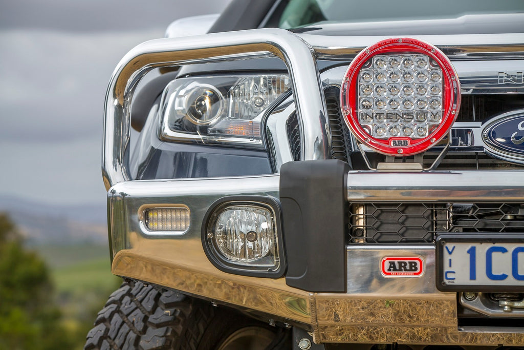 ARB Alloy Combar poliert – Seitenansicht Frontschutzbügel Ford Ranger