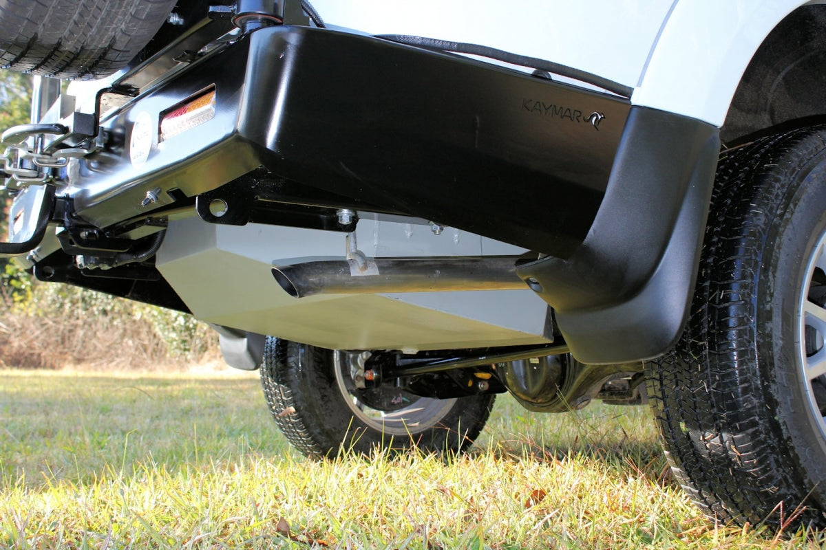 Long Ranger TA69L – eingebauter Zusatztank hinter der Hinterachse am Mitsubishi Challenger