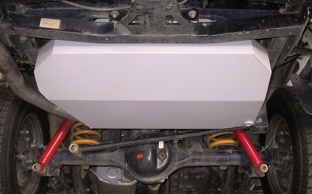 Long Ranger 145-L-Kraftstofftank TR45P im Nissan Patrol GU verbaut – Unterbodenansicht