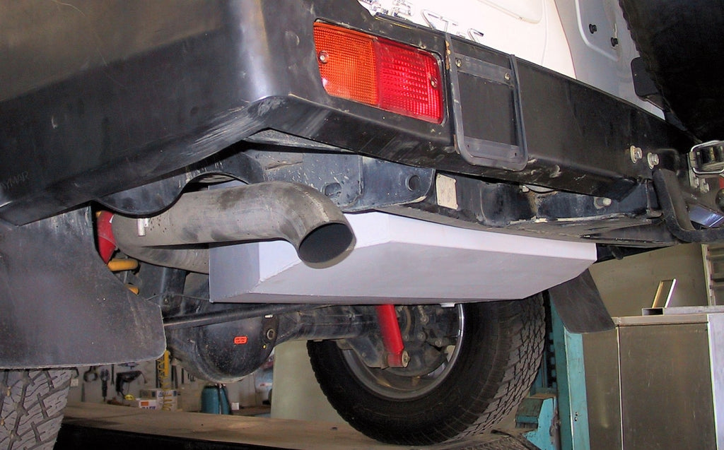 Long Ranger Ersatztank TR45P am Nissan Patrol GU montiert – Heckbereich