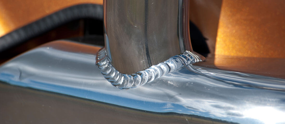 ARB Combar Alloy – polierte Aluminium-Konstruktion mit Pulse-Schweißnaht