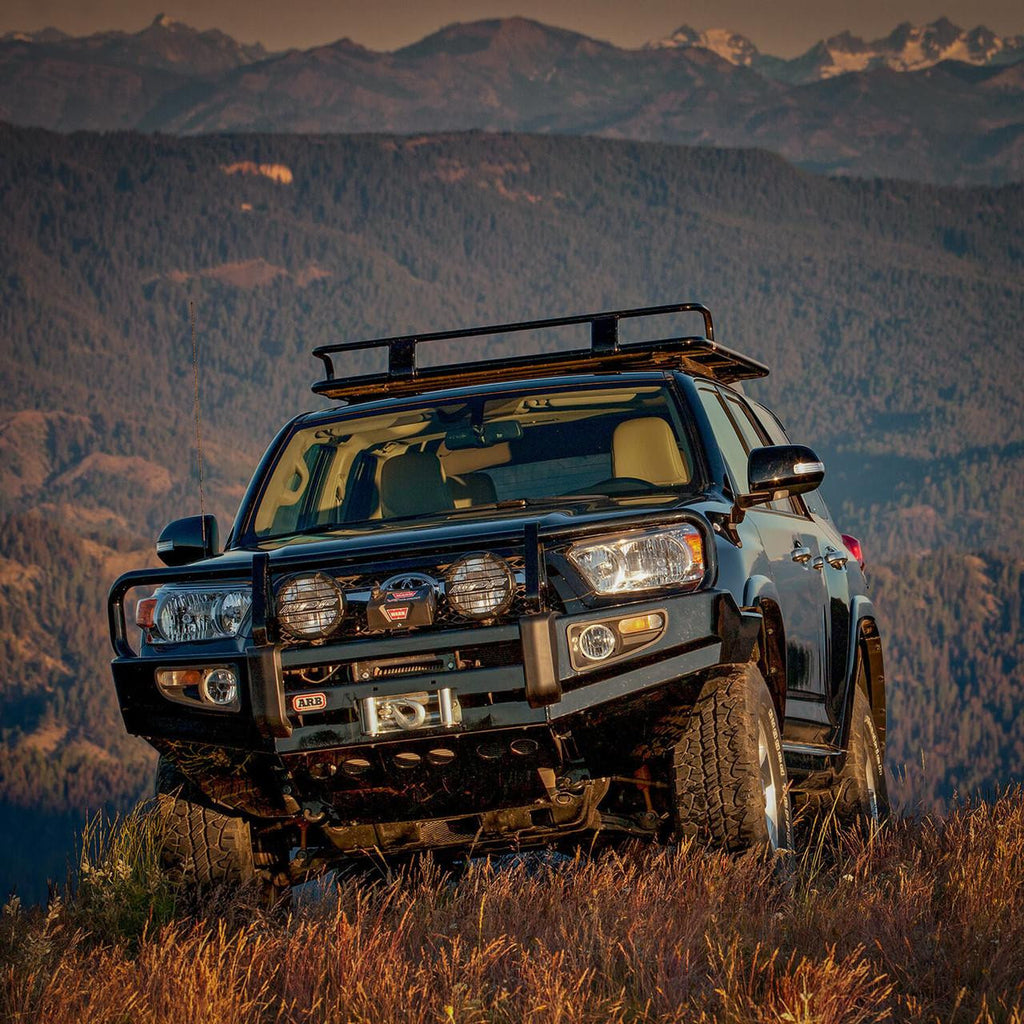 ARB Deluxe Bull Bar 3421520 am Toyota 4Runner montiert, Seitenansicht