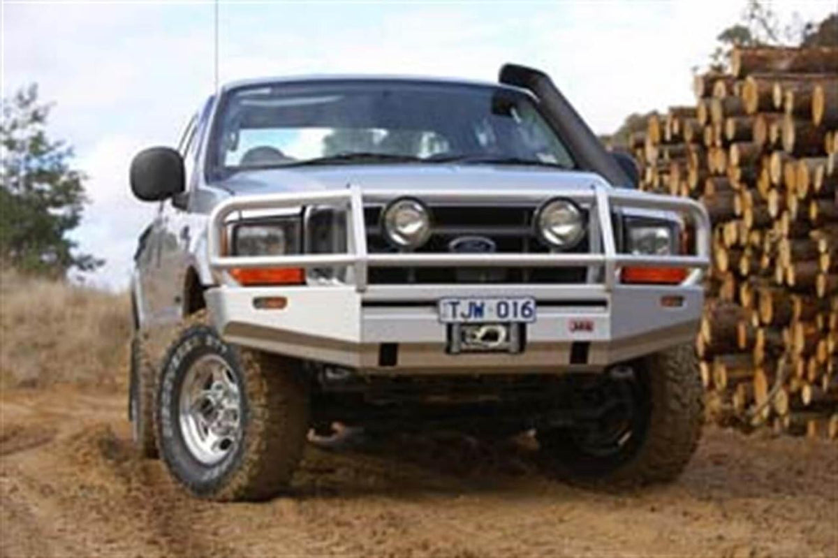 ARB Deluxe Frontstoßstange mit Windenhalterung für Ford F-250/F-350 Super Duty 1999–2004 – Stahl schwarz