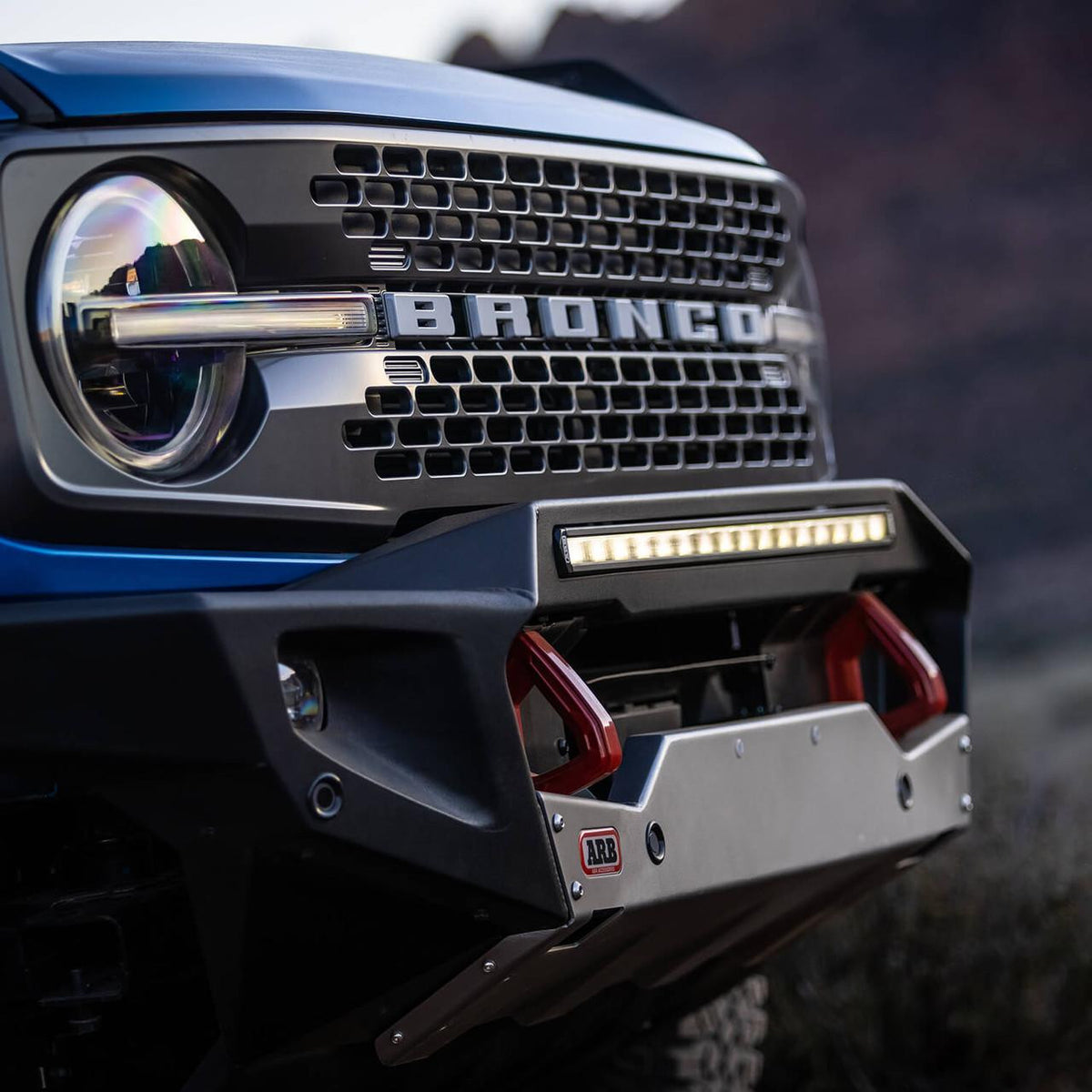 ARB Zenith Non-Winch Frontstoßstange 3280010 – Seitenansicht am Ford Bronco