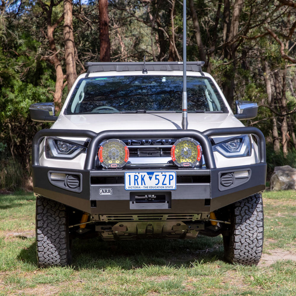 Isuzu D-MAX mit ARB Commercial Frontschutzbügel in Mattschwarz