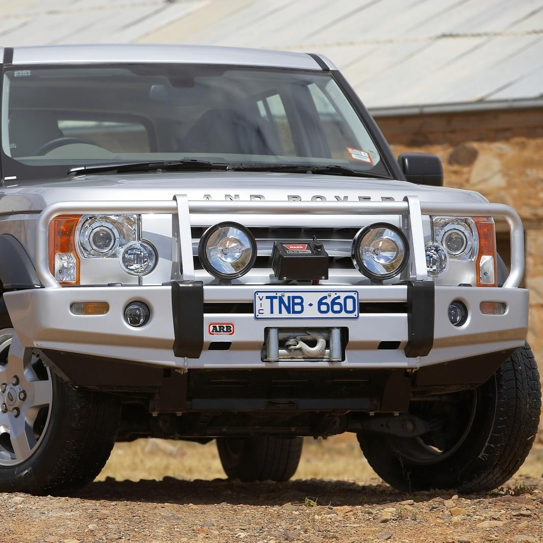 ARB Deluxe Bar Land Rover Discovery 3 – Ansicht mit Aufnahme für OE-Nebelscheinwerfer