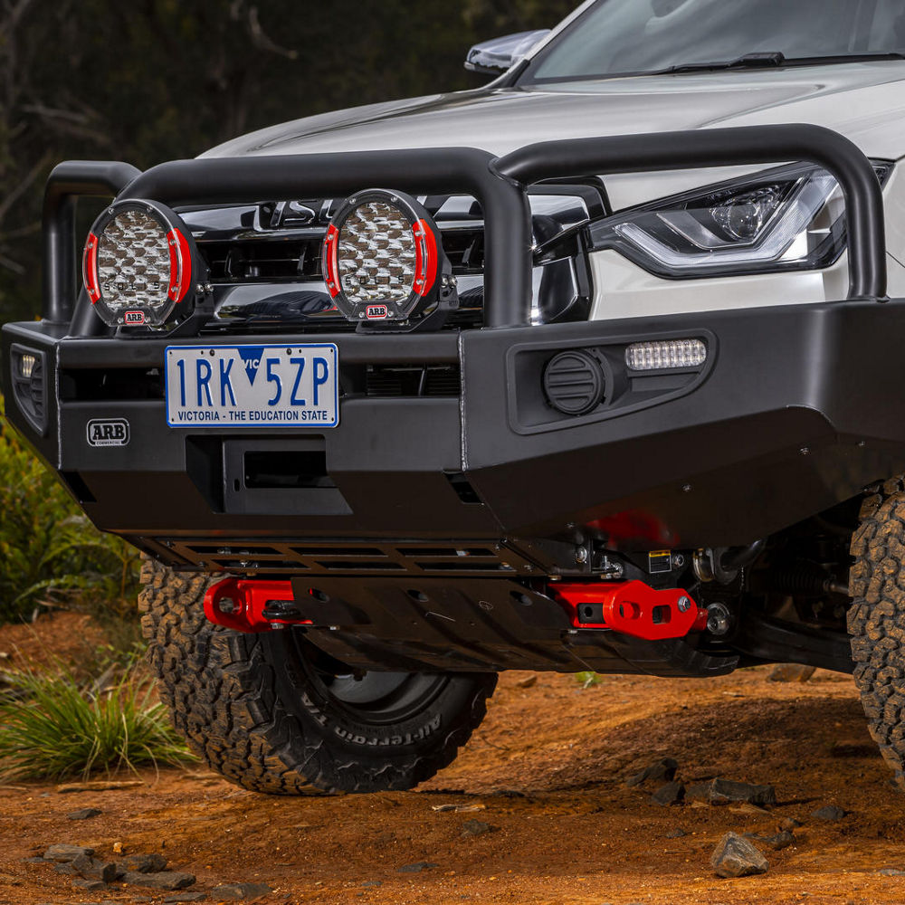 Isuzu D-MAX mit montiertem ARB Commercial Frontschutzbügel