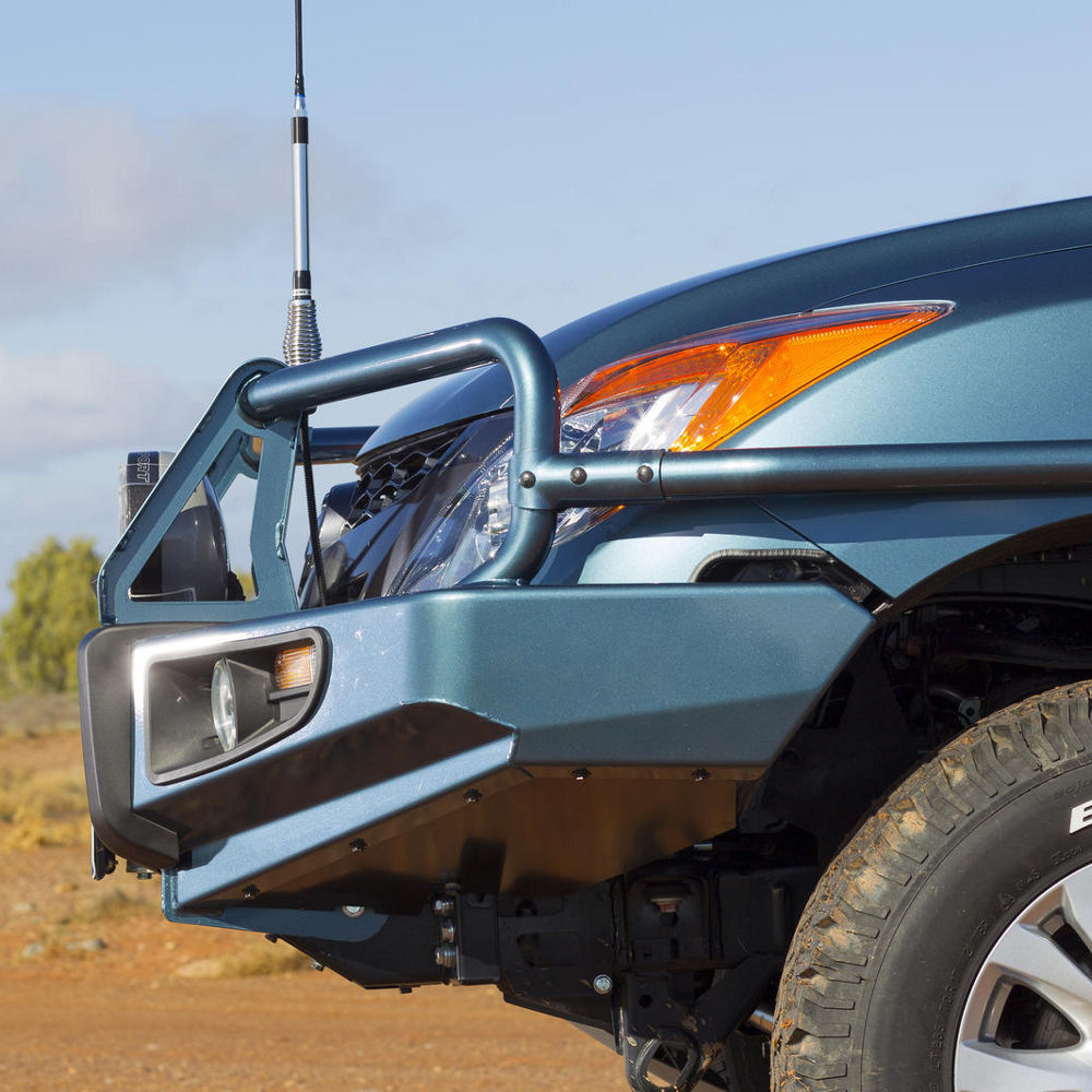 ARB Deluxe Combination Bar Mazda BT-50 – Perspektivansicht des Stahlbügels