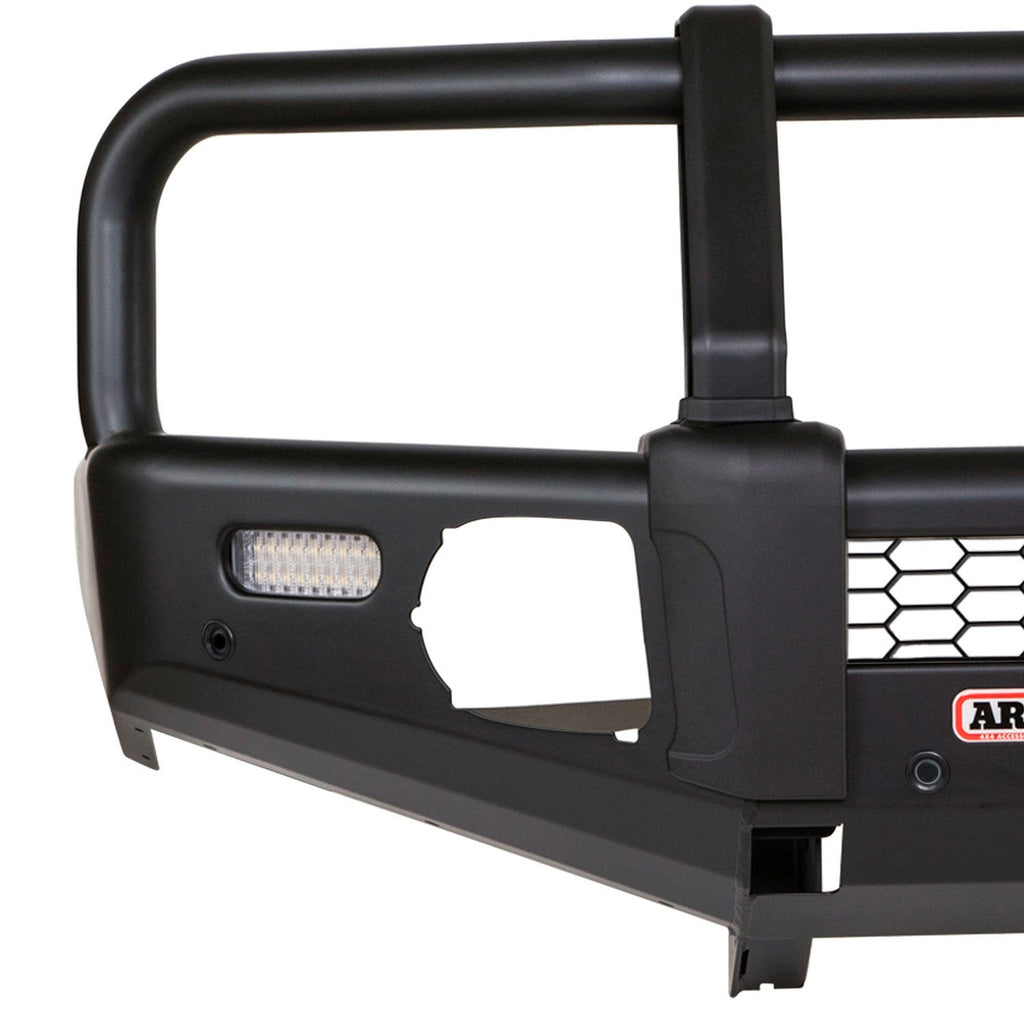 ARB Summit Bull Bar – Detailaufnahme Nebelscheinwerfer-Einfassung