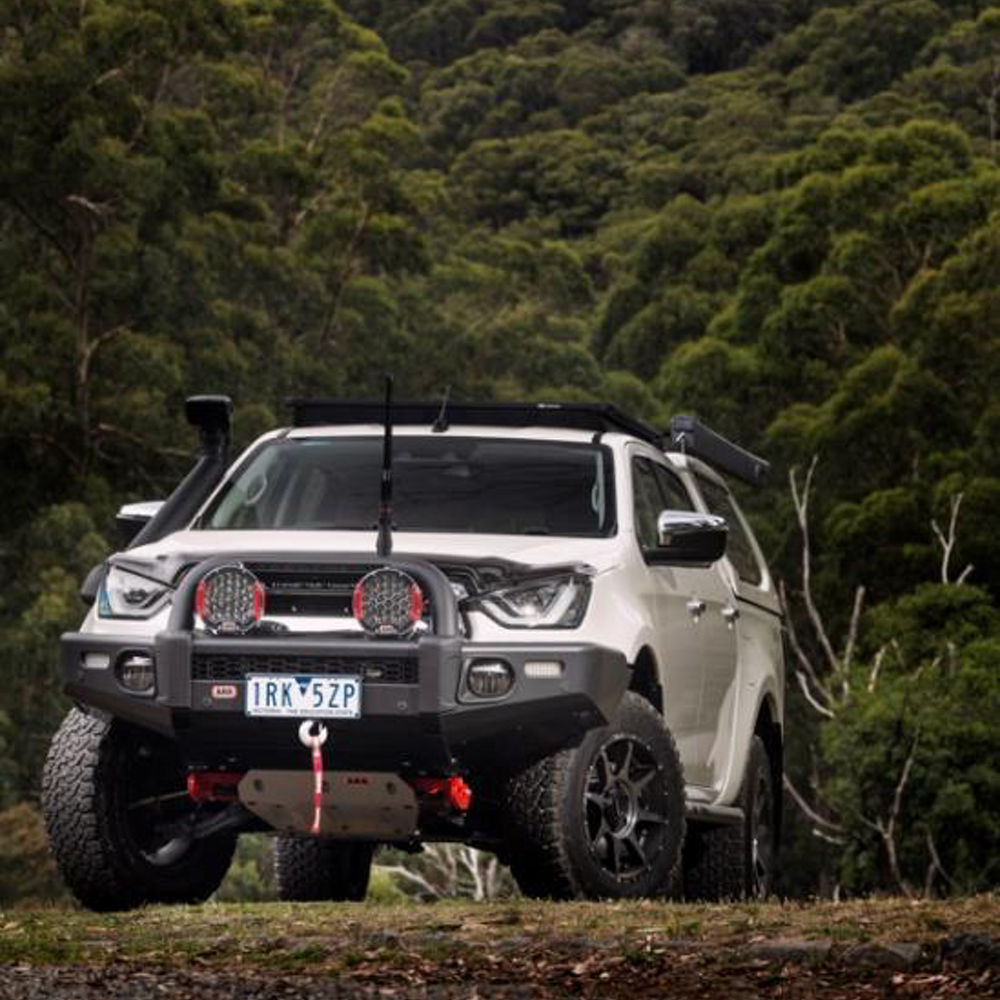 ARB Summit Sahara mattschwarz Isuzu D-Max – Gesamtansicht Offroad