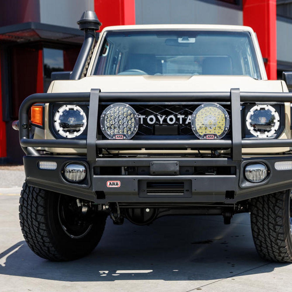 ARB Deluxe Winch Bar Toyota 79 Series – Frontansicht