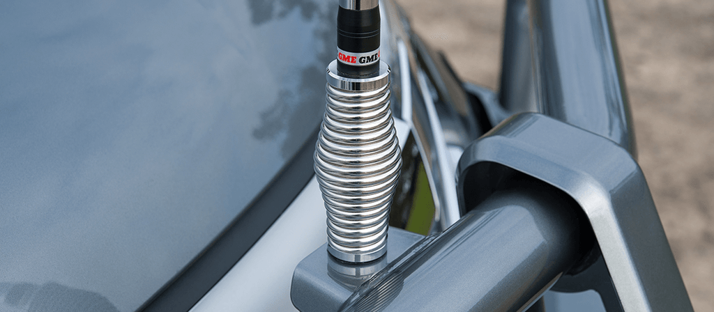 Detail CB-Antennenhalter am ARB Summit Combar für Pajero Sport